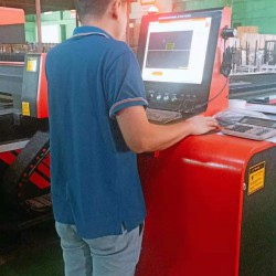 全自動數(shù)控切割機(jī)